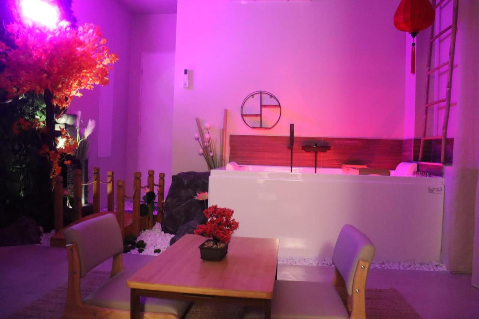 Loveroom Japon Avec Balneotherapie 툴롱 외부 사진
