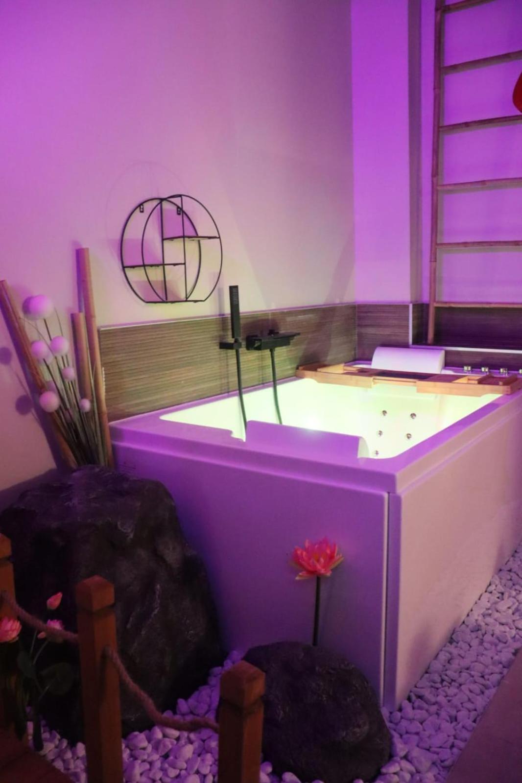 Loveroom Japon Avec Balneotherapie 툴롱 외부 사진
