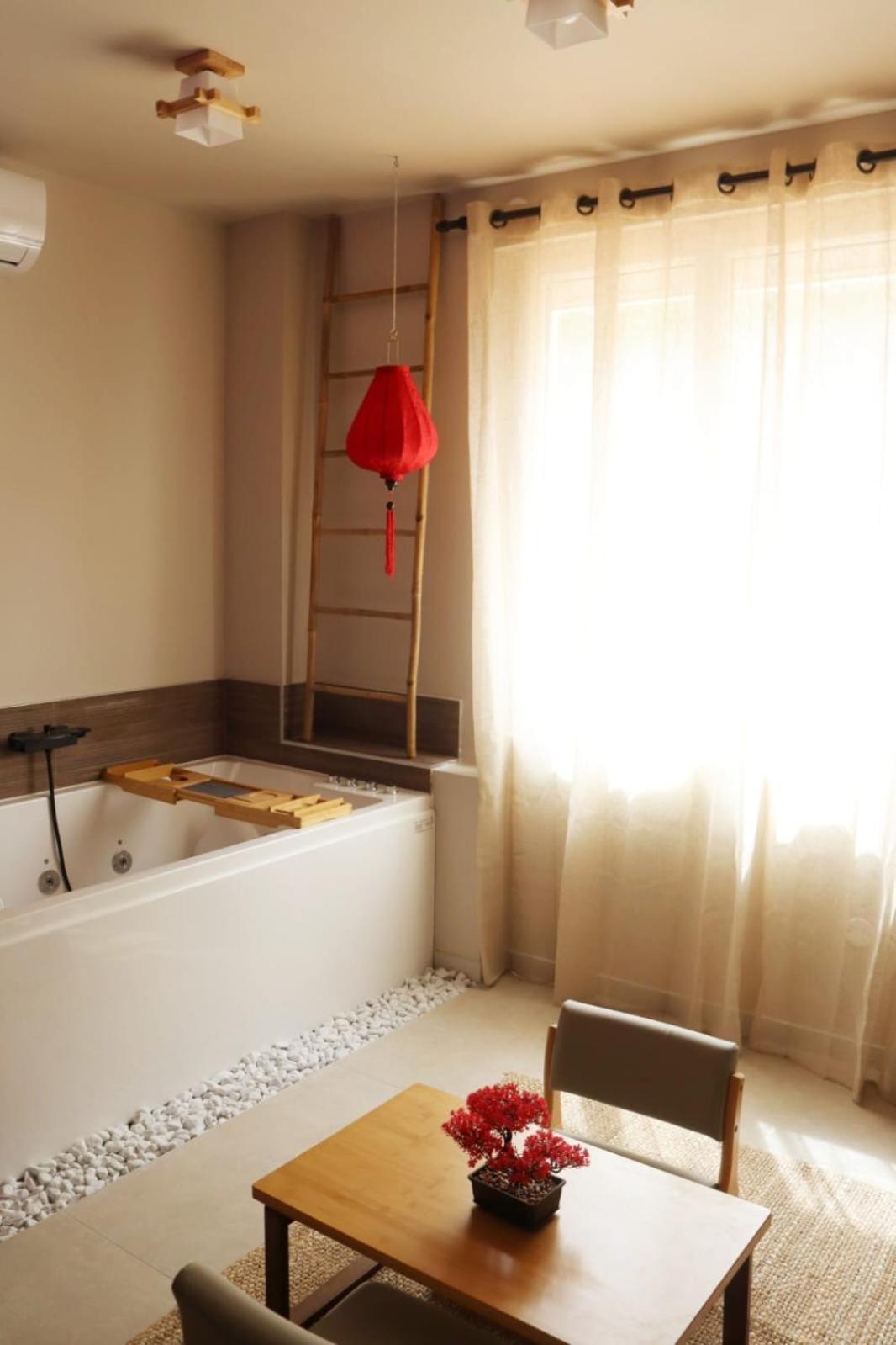 Loveroom Japon Avec Balneotherapie 툴롱 외부 사진