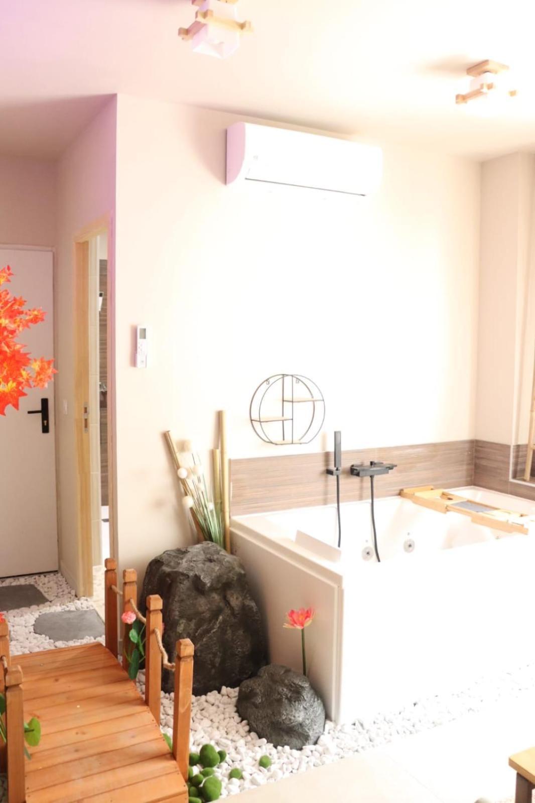Loveroom Japon Avec Balneotherapie 툴롱 외부 사진