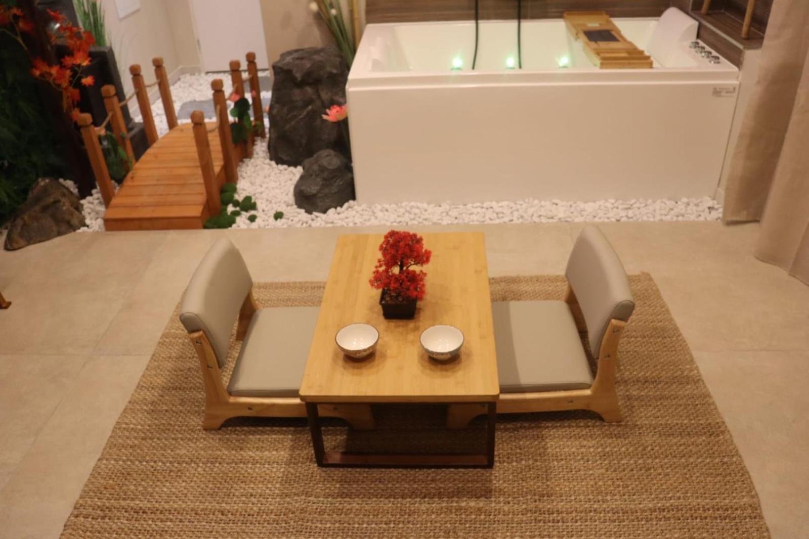 Loveroom Japon Avec Balneotherapie 툴롱 외부 사진