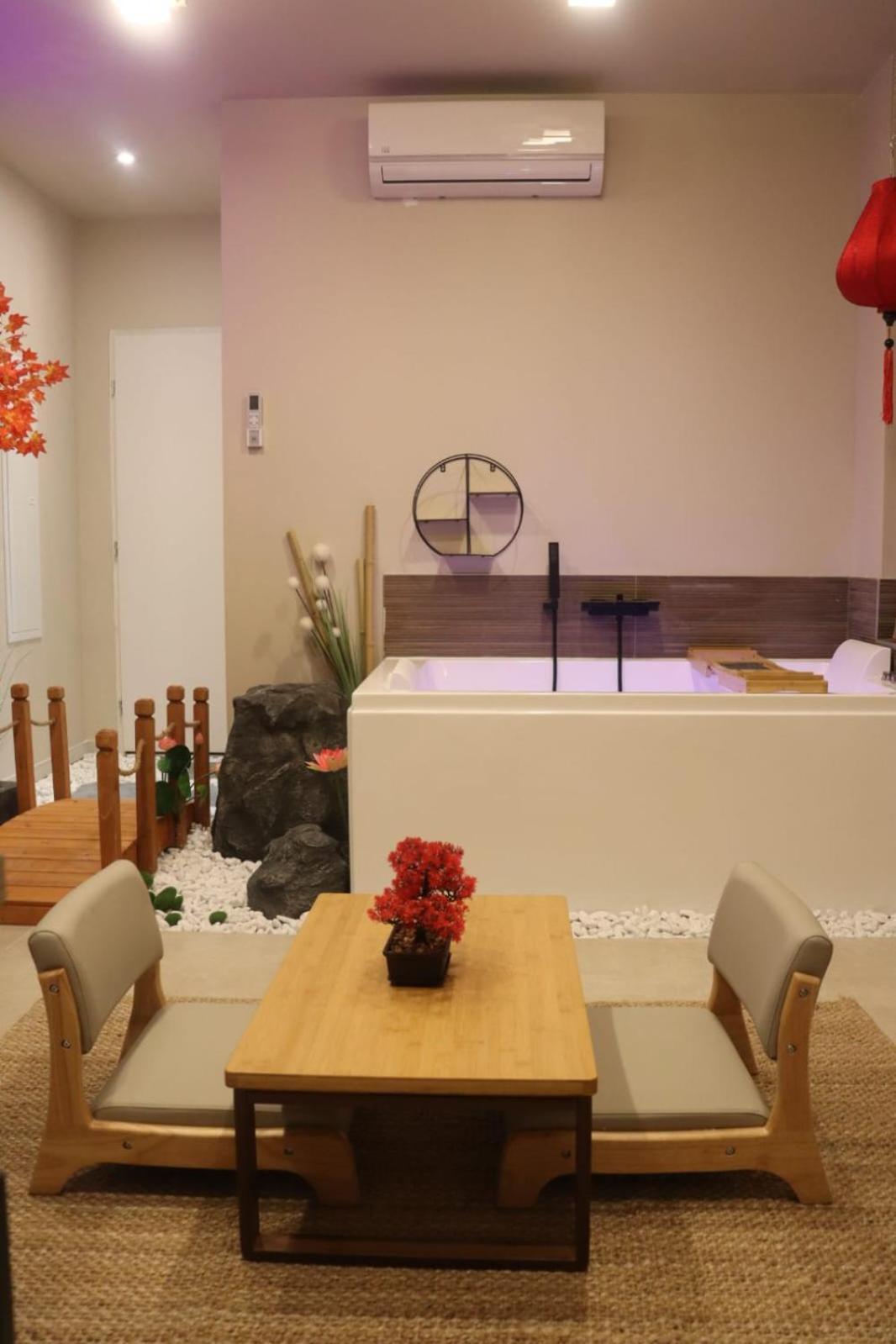 Loveroom Japon Avec Balneotherapie 툴롱 외부 사진