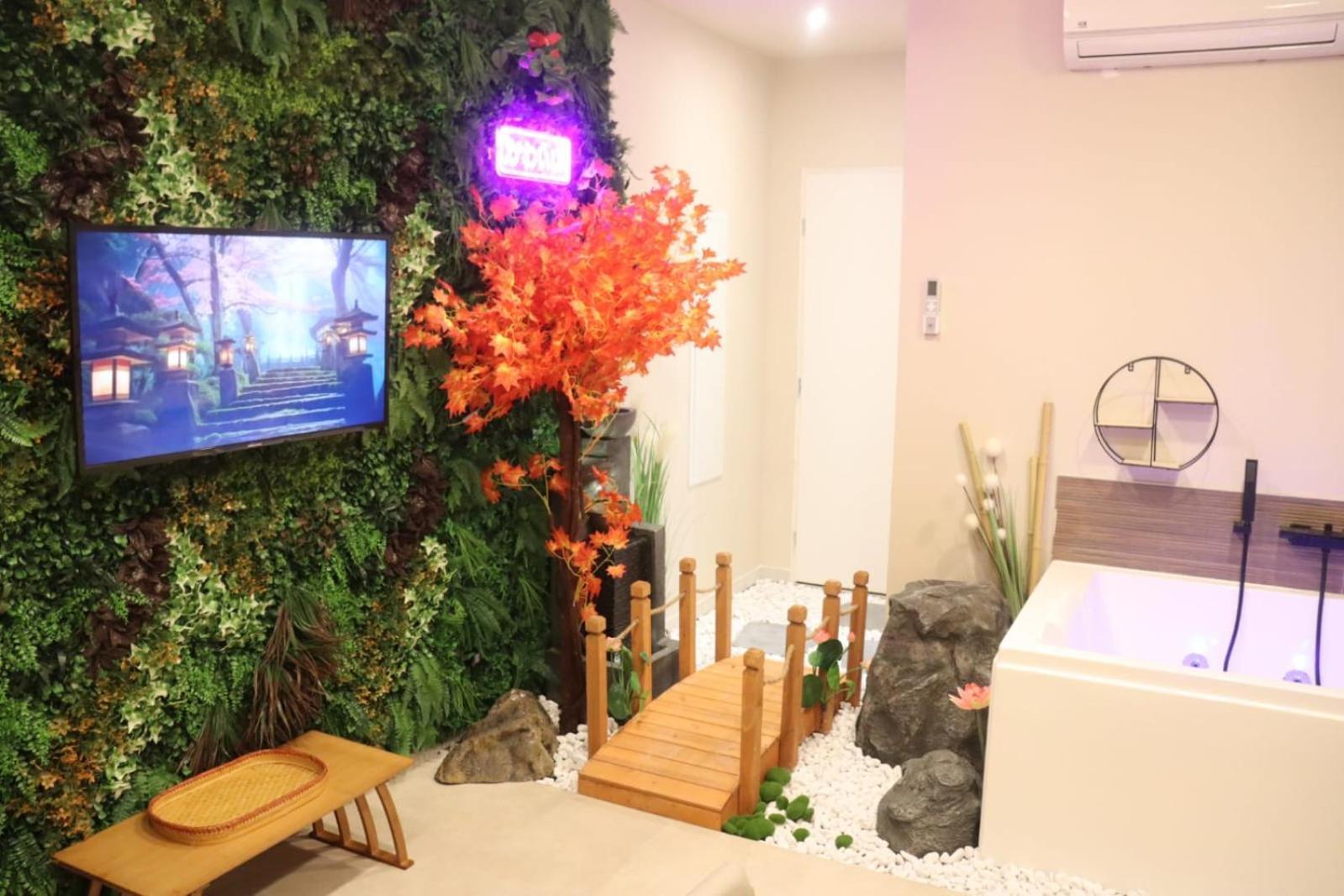 Loveroom Japon Avec Balneotherapie 툴롱 외부 사진